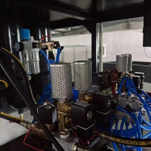 Máquina de Producción de Botellas de Plástico Semiautomática de 4 Cavidades, Máquina para Fabricar Botellas de Agua, Máquina de Soplado - Product Image 2