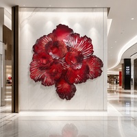 Grande sculpture murale en acier inoxydable rouge en forme de fleur, art floral découpé au laser 3D, sculpture métallique personnalisée pour la décoration du hall d'hôtel