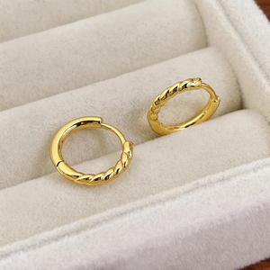 Pendientes de Aro Huggie Lisos con Forma de Media Espiral Chapados en Oro de 18K para Mujer, Gran Venta 2026 - Product Image 2