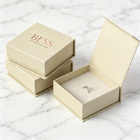 Boîte à bijoux magnétique à clapet, en carton rigide écologique et biodégradable, plusieurs tons neutres, pour la vente au détail de bijoux fins