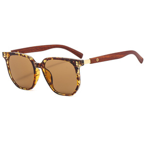 Gafas <span class=keywords><strong>de</strong></span> sol con montura cuadrada <span class=keywords><strong>de</strong></span> grano <span class=keywords><strong>de</strong></span> madera para hombre y mujer, Material acrílico <span class=keywords><strong>de</strong></span> PC <span class=keywords><strong>de</strong></span> color caramelo para fotografía <span class=keywords><strong>de</strong></span> <span class=keywords><strong>calle</strong></span> al aire libre - Product Image 4