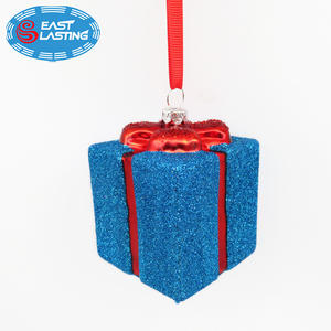 Bouteille en verre suspendue personnalisée en or et noir avec impression Père Noël pailleté 4x4x13cm pour boules décoratives de Noël - Product Image 5