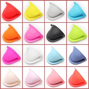 Ensembles de protège-plats en silicone résistants à la chaleur avec mini-gants de four et dessous de plat isolants - Product Image 2