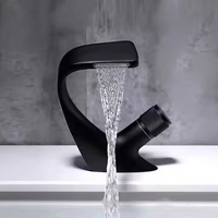 Robinet de salle de bain monotrou en laiton à poser sur comptoir, robinet cascade pour lavabo, valve en céramique, eau chaude et froide