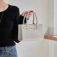 Sac bandoulière polyvalent en cuir véritable motif crocodile ultra-populaire pour femme, collection Printemps/Été 2026, avec fermeture éclair