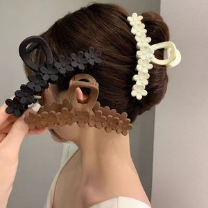 Korean Style Large Shark <b>Clip</b> Hair Accessory 14 Cm Mixed Colors Plastic For Women Daily Use - Product Image 1