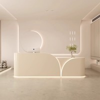 Comptoir central de salon de beauté haut de gamme Table de luxe en bois pour le hall de l'hôtel Caisse de réception avec rangement et éclairage