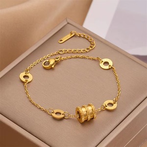 Gnext PY0671 เครื่องประดับแฟชั่นยอดนิยม สร้อยข้อมือประดับเพชรซิร์คอนสำหรับผู้หญิง ชุบทอง PVD บนสแตนเลสสตีล ดีไซน์สวยงามด้วยลูกโซ่ - Product Image 4