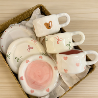 Ensemble de tasse à thé et soucoupe en céramique rose à fleurs rétro classique, bol à dessert asymétrique et mug pour le café et le thé, fait à la main