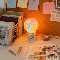 Lampe de Nuit LED 3D en Forme de Lune/Terre, Projection d'Étoiles Colorée, Moderne, en ABS, à Brancher, pour Chambre d'Enfant, CRI 95 Moyen