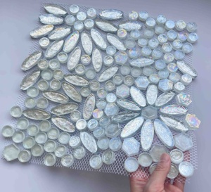 Carrelage en mosaïque <span class=keywords><strong>de</strong></span> verre à motif floral moderne avec design graphique pour le sol du balcon <span class=keywords><strong>de</strong></span> la villa - Product Image 1