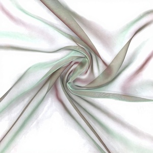 Venta al por mayor de fábrica: Tela de gasa catiónica <span class=keywords><strong>100</strong></span>% poliéster 30D, suave, lisa, transparente, para vestidos, ropa de dormir, forros y cortinas. - Product Image 3