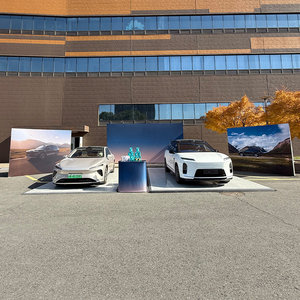 Système de revêtement de sol modulaire moderne imprimé sur mesure, conception emboîtable pour les expositions et les magasins de détail, système de revêtement de sol surélevé - Product Image 2
