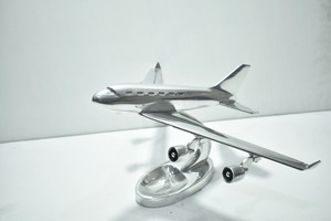 Suministro al por mayor de adornos decorativos de mesa con forma de avión, chapados en plata, de diseño, para exhibición en vitrinas y decoración de interiores, en venta - Product Image 5