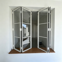 Ventana Plegable Blanca de Aluminio de Cuatro Paneles, Bifold de Tres Secciones, Aluminio Muntin, Apilable Hacia Afuera, Vista Urbana