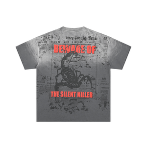 T-shirt Oversize Vintage Lavata con Grafica Retrò a Tema Giornale Venom, Stile High Street Effetto Consumato - Product Image 2