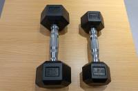 Vente en gros OEM à bas prix en fonte Fitness en caoutchouc ensemble d'haltères hexagonaux sans poids équipement de fitness équipement de fitness haltères hexagonaux en caoutchouc