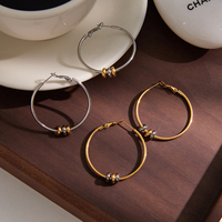 Anting J&D Geometric Multi Hoop Huggie Dua Warna Emas Perak Berlapis Baja Tahan Karat Modern Minimalis Dapat Ditumpuk Perhiasan Telinga