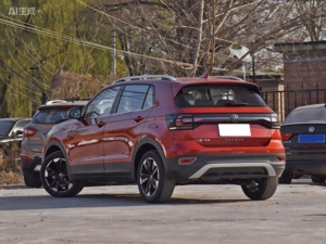 <span class=keywords><strong>La</strong></span> <span class=keywords><strong>Volkswagen</strong></span> <span class=keywords><strong>T</strong></span>-<span class=keywords><strong>Cross</strong></span> 1.5L Automatic Yue 2020 è un SUV compatto costruito sulla piattaforma MQB di <span class=keywords><strong>Volkswagen</strong></span>. - Product Image 4