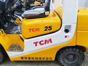 รถยกดีเซล TCM 2.5 ตัน เสาสามท่อน ระบบไฮดรอลิก ไซด์ชิฟเตอร์ เครื่องยนต์อีซูซุ ยางลมแบบไม่ทำลายพื้นผิว  ควบคุมการทำงานแบบนั่งขับ - Product Image 3