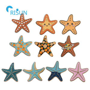 Pin de Solapa Personalizado de Estrella de Mar, Broche Esmaltado de Estrella de Mar, Recuerdo Marino de Playa - Product Image 1