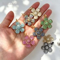 PM62369 Charmes mignons en forme de fleurs, pendentifs, pierres précieuses colorées éblouissantes, micro-pavé de zircon cubique, accessoires de bijoux