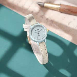 Reloj de pulsera de cuarzo minimalista para mujer, bonito reloj azul menta con correa de cuero beige y esfera blanca - Product Image 1