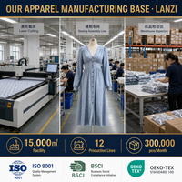 Robe midi col en V à marque privée, fabrication OEM ODM, manches bouffantes, boutons sur les poignets, fente avant, taille élastique et froncée à l'arrière