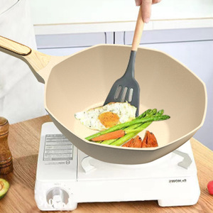 Juego de sartenes y woks compatibles con cocinas de inducción MLD de aluminio, con interior antiadherente, base multicapa, tapa de vidrio y mango de madera - Product Image 6