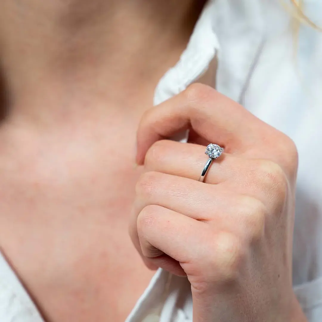 卸売2CTモアッサナイトダイヤモンドリング925シルバー-両方のパートナーのためのスタイリッシュな婚約指輪