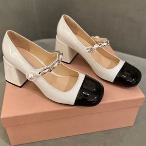 รองเท้าส้นสูง Miu Toe Heels แบรนด์แท้หรูหรา คอลเลคชั่น 2025 คุณภาพเยี่ยม หนังแท้ รองเท้าผู้หญิงแบบหัวเข็มขัดเดี่ยว รับผลิตตามแบบ OEM แฟชั่นใหม่ รองเท้า Miu - Product Image 1