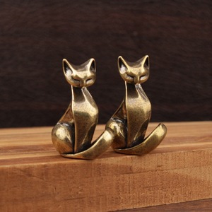Figurita de gato de latón, 2 uds., decoración Retro para escritorio, adorno para el hogar y la oficina, acabado liso, forma irregular - Product Image 1