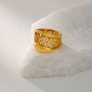 Anillo atrapasueños minimalista de acero inoxidable N & S para mujer, Joyería Moderna de banda hueca de moda chapada en oro de 18 quilates - Product Image 4