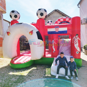 Castillo inflable deportivo comercial para fiestas, con tobogán y área de juego de fútbol. - Product Image 6