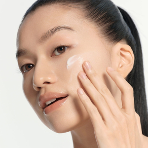 ครีมบำรุงผิวหน้าสูตรเข้มข้น ช่วยเสริมสร้างเกราะป้องกันผิว ด้วยแพนทีนอล 5% และไนอะซินาไมด์ เพื่อผิวกระจ่างใสและชุ่มชื้นล้ำลึก 50 มล. - Product Image 5