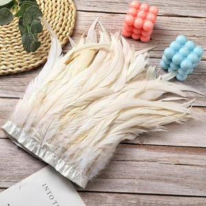 Plumes de queue de coq blanches en gros pour la décoration du Carnaval de Miami, des Bahamas et du Jankanoo - Product Image 4