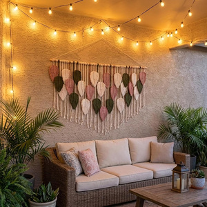 Grande <span class=keywords><strong>tapisserie</strong></span> murale en macramé, style bohème chic, avec feuilles tissées rose et vert, en fibre <span class=keywords><strong>de</strong></span> coton faite à la main, avec bâton en bois amovible - Product Image 3