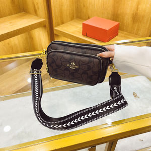 Bolso Bandolera Vintage Francés para Mujer - Forma Cuadrada Pequeña, Hecho de Material PU, con Correa Ancha para el Hombro y Cierre de Cremallera.667 - Product Image 1