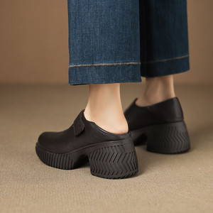 รองเท้าส้นหนาปานกลางทรงเหลี่ยม สีพื้น เรียบง่าย ทำมืออย่างประณีต สไตล์เรโทร ยาว ทันสมัย กันลื่น กันน้ำ - Product Image 6