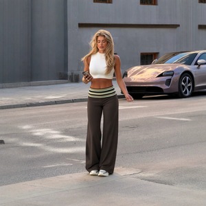 <span class=keywords><strong>Pantalon</strong></span> évasé décontracté <span class=keywords><strong>taille</strong></span> <span class=keywords><strong>basse</strong></span> en polyester pour <span class=keywords><strong>femme</strong></span> avec bordure à volants – Couleurs unies, coupe ample, longueur intégrale - Product Image 1