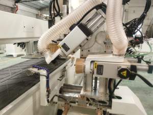 Machine de rainurage, fraisage et perçage CNC multifonctionnelle pour poignées de meubles, serrures de porte, Lamello - Product Image 5