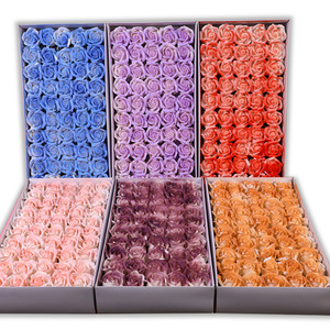 Decorazione di simulazione del fiore del sapone di rosa ad alta simulazione a tre strati per la <span class=keywords><strong>festa</strong></span> di san valentino <span class=keywords><strong>e</strong></span> le forniture per la decorazione della torta - Product Image 1