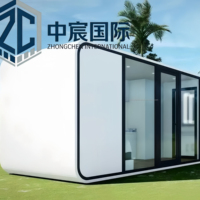 Maison capsule moderne blanche Zhongchen avec façade en verre à cadre noir, maison préfabriquée modulaire portable pour resort de glamping de luxe