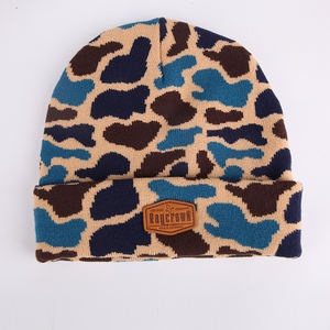 Berretti a Maglia Caldi Autunno Inverno da Donna e Uomo all'Ingrosso di Design Mimetico con Logo Stampato Personalizzato per Adulti - Product Image 2