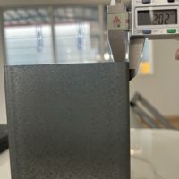 Tube en acier zinc-aluminium-magnésium pour structures de support de véranda solaire