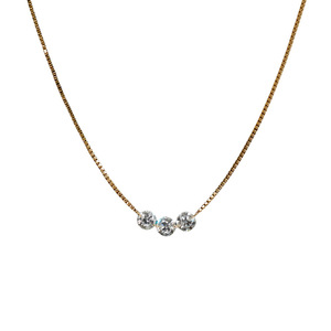 สร้อยคอเงินแท้ S925 ประดับเพชรสามเม็ด ดีไซน์หรูหรา โดดเด่นด้วยแสงระยิบระยับ ให้ความรู้สึกหวานละมุน หรูหรา และมีระดับ - Product Image 5