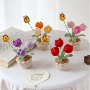 Plante en pot de tulipes multicolores au crochet avec abeille <span class=keywords><strong>et</strong></span> <span class=keywords><strong>coccinelle</strong></span>, décoration de bureau <span class=keywords><strong>et</strong></span> de maison - Product Image 1