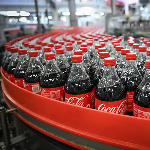 Máquina Automática para Llenado y Embotellado <span class=keywords><strong>de</strong></span> Bebidas Carbonatadas, Refrescos, Agua con Gas y Guaraná en Botellas PET - Product Image 1