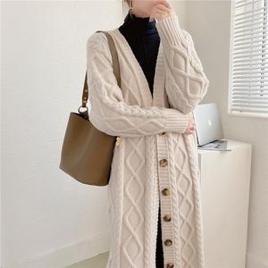2023 automne nouveauté à manches longues poitrine ouverte gros bouton Super Long câble tricot femmes pull manteau - Product Image 4