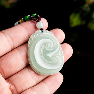 Colgante de Jadeíta Natural Ruyi Verde Claro, Diseño Original Cristiano UNISEX, Tallado con Certificado de Tasación, HJ81 - Product Image 3